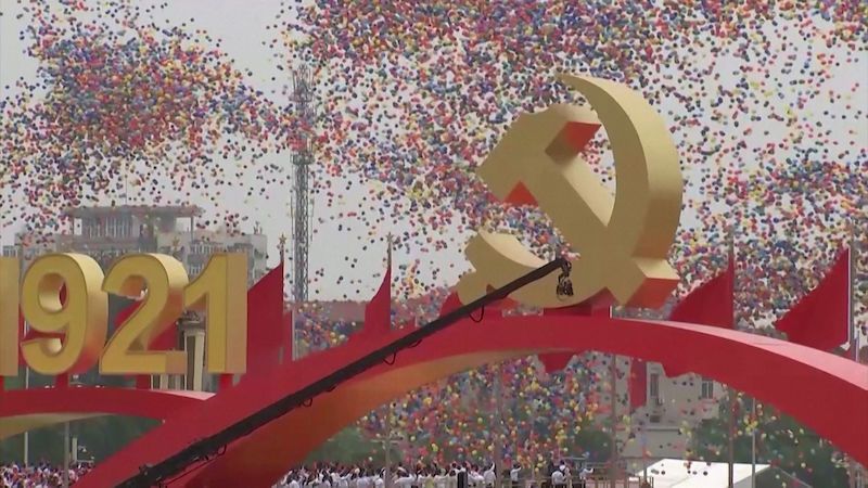Čína pompézně oslavuje sto let od založení komunistické strany